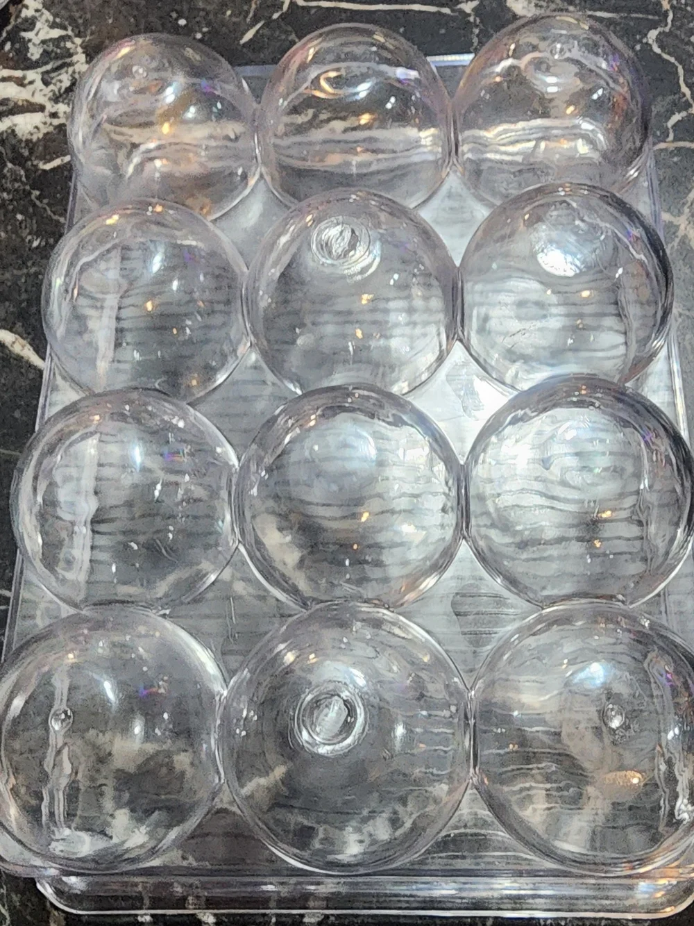 Clear Plastic Egg Holder  with Lid - 12 Count
